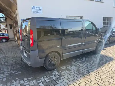 Opel Vivaro 2.0 CDTI — Utilitaire spacieux 9 places, 251 000 km, sans sinistre — Heckansicht