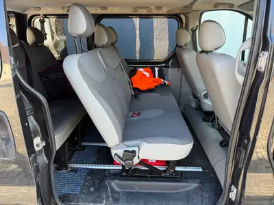 Opel Vivaro 2.0 CDTI — Utilitaire spacieux 9 places, 251 000 km, sans sinistre — Innenraum