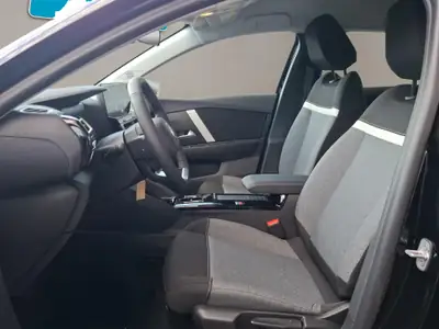 Citroën C4 1.2 Hybrid You 2025 — Berline hybride légère, 20 km seulement — detail