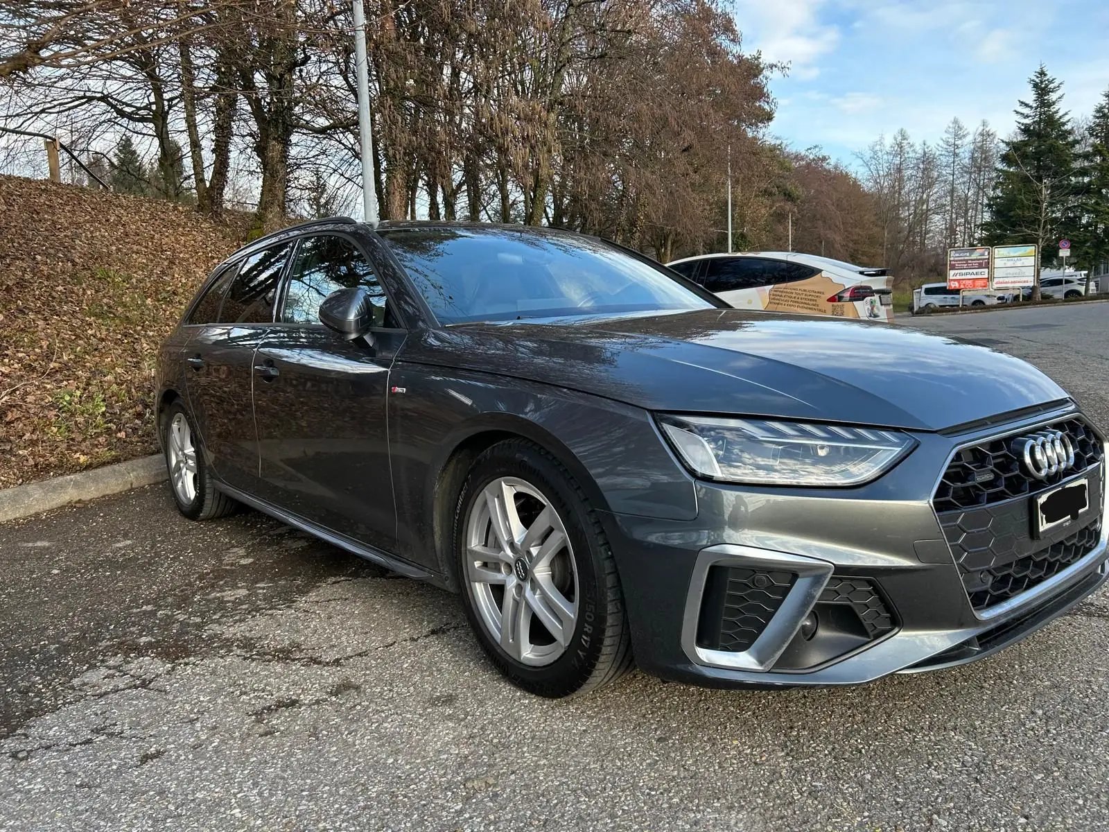 Audi A4 Avant 45 TFSI Advanced — Break premium 2022, hybride mild et quattro intégral — vista esterna