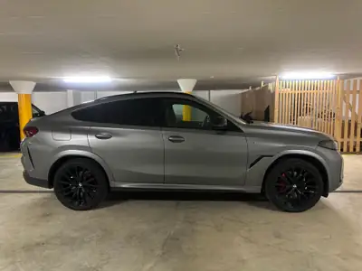 BMW X6 xDrive 48V 30d M Sport Pro — SUV coupé diesel hybride, 20 900 km seulement — Seitenansicht