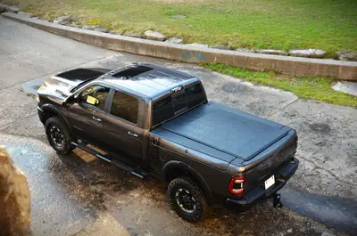 Dodge Ram 2500 Power Wagon 2023 — Pick-up musclé 4x4, kilométrage faible — dettaglio