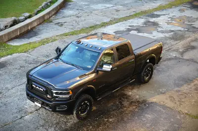 Dodge Ram 2500 Power Wagon 2023 — Pick-up musclé 4x4, kilométrage faible — cruscotto