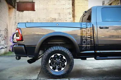 Dodge Ram 2500 Power Wagon 2023 — Pick-up musclé 4x4, kilométrage faible — Miniatura 12