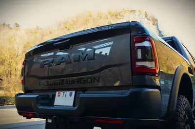 Dodge Ram 2500 Power Wagon 2023 — Pick-up musclé 4x4, kilométrage faible — Miniatura 13