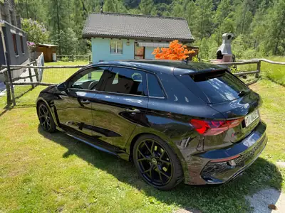 Audi RS3 Sportback 2.5 TSI quattro — 400 ch, design noir intégral, 69'000 km — fianco