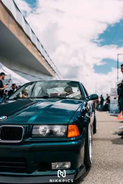 BMW 328i E36 — Berline sportive 1996, 193 ch, boîte manuelle, sièges M3 Cobra — vista posteriore
