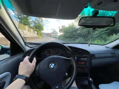 BMW 328i E36 — Berline sportive 1996, 193 ch, boîte manuelle, sièges M3 Cobra — dettaglio