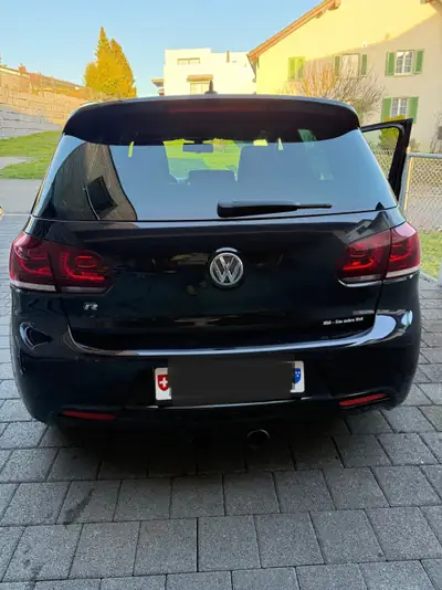 VW Golf 2.0 TSI R 4Motion — 270 ch, Quattro intégral, freins récemment rénovés — fianco