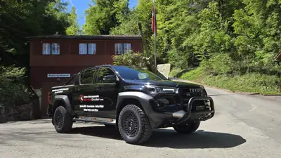 Toyota HI-LUX 2.8D-4D GR II — Pick-up 4x4 premium, 4500 km, équipements tout-terrain — vue extérieure
