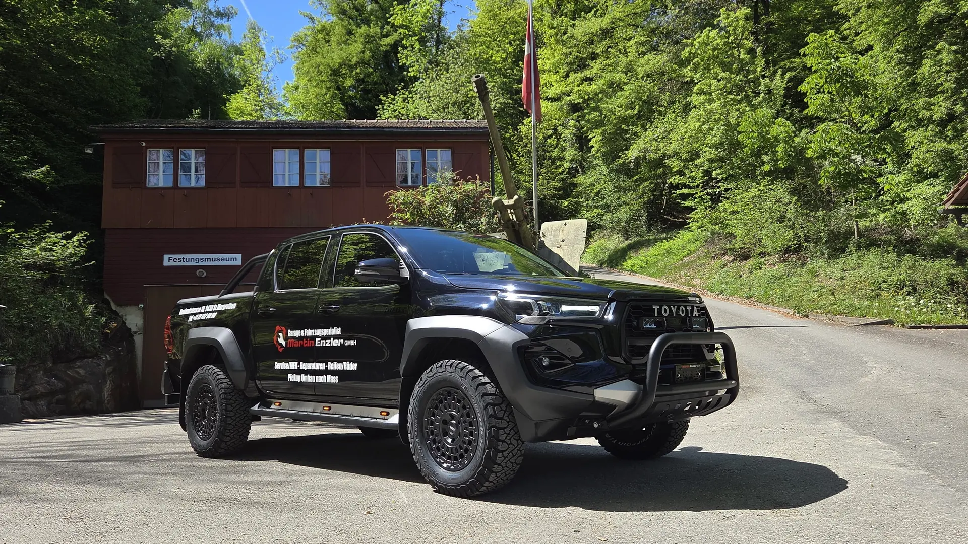 Toyota HI-LUX 2.8D-4D GR II — Pick-up 4x4 premium, 4500 km, équipements tout-terrain