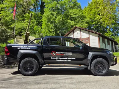 Toyota HI-LUX 2.8D-4D GR II — Pick-up 4x4 premium, 4500 km, équipements tout-terrain — intérieur
