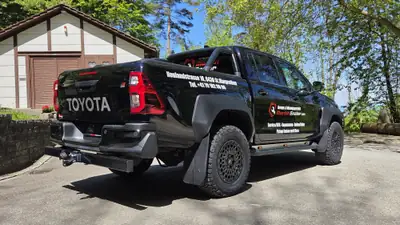 Toyota HI-LUX 2.8D-4D GR II — Pick-up 4x4 premium, 4500 km, équipements tout-terrain — Miniature 7