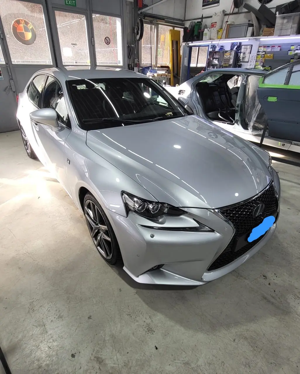 Lexus IS 300h F-Sport — Berline hybride élégante, 118'400 km, traction arrière — vue extérieure