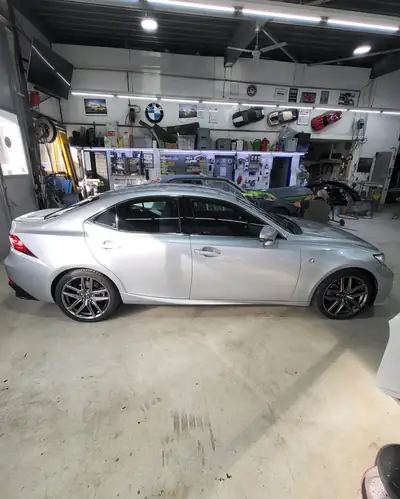 Lexus IS 300h F-Sport — Berline hybride élégante, 118'400 km, traction arrière — arrière