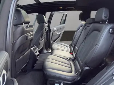 BMW X7 xDrive 48V 40d — SUV 7 places premium, motorisation hybride diesel performante — Thumbnail 13