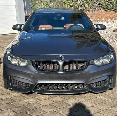 BMW M4 Coupé 431 ch — Sportive d'exception avec préparation Grail — fianco