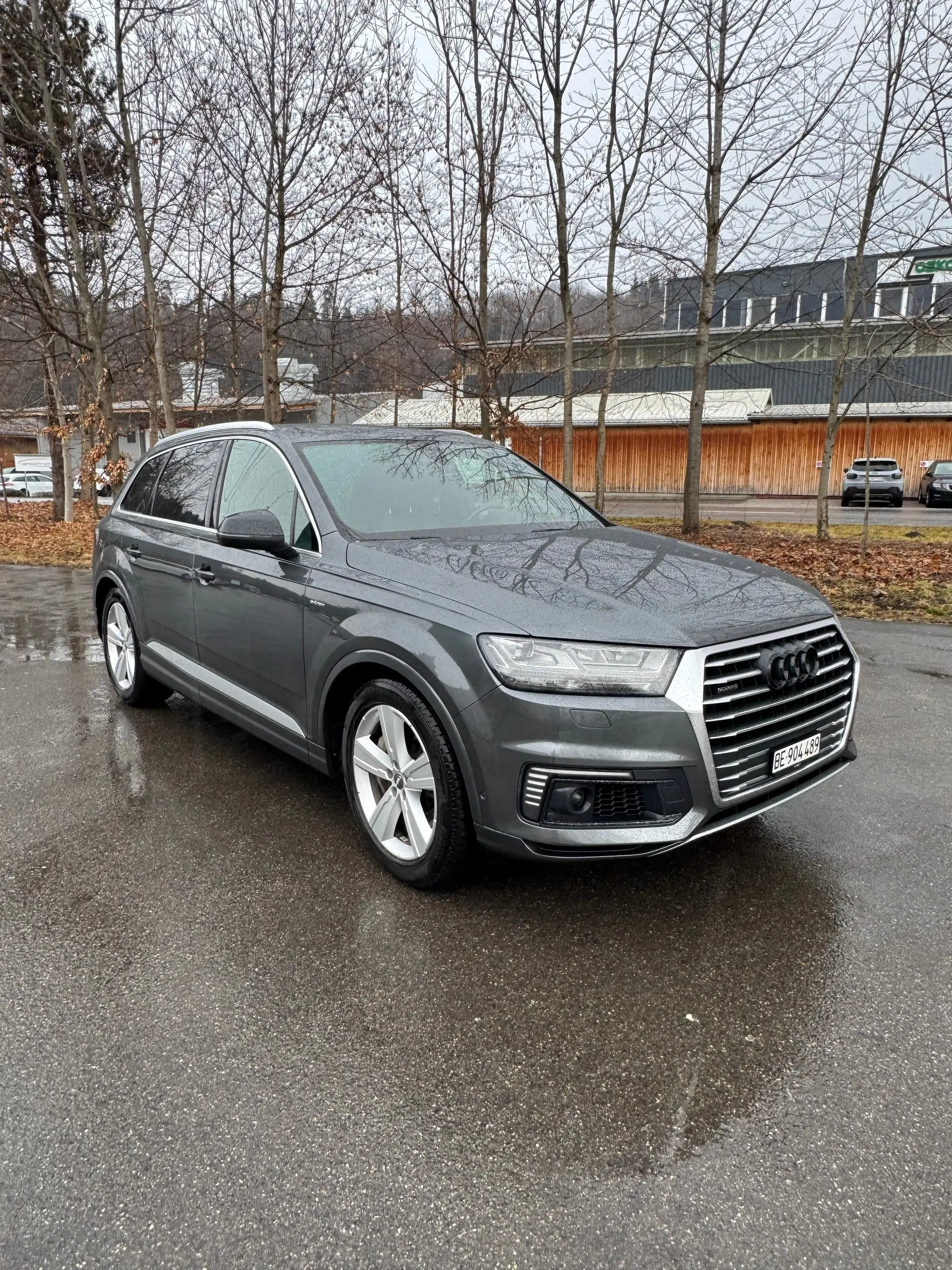 Audi Q7 e-tron 3.0 TDI Quattro — SUV hybride rechargeable, 110'000 km, sans sinistre — vista esterna