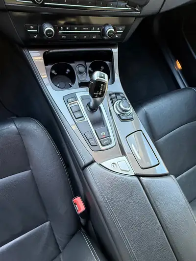 BMW 520d Touring xDrive — Break diesel robuste, révision complète, prêt à rouler — dettaglio