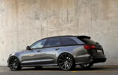 Audi RS6 Avant 4.0 TFSI V8 — Break haute performance 560 ch, moteur légendaire — vista posteriore