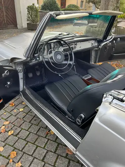 Mercedes-Benz SL 250 1967 — Cabriolet mythique, 107'711 km, histoire certifiée — Innenraum