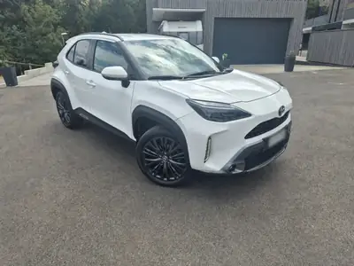 Toyota Yaris Cross 1.5 Adventure e-CVT AWDi — SUV Compact Hybride, Très Faible Kilométrage — vista posteriore