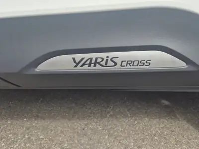 Toyota Yaris Cross 1.5 Adventure e-CVT AWDi — SUV Compact Hybride, Très Faible Kilométrage — dettaglio