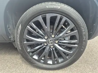 Toyota Yaris Cross 1.5 Adventure e-CVT AWDi — SUV Compact Hybride, Très Faible Kilométrage — cruscotto