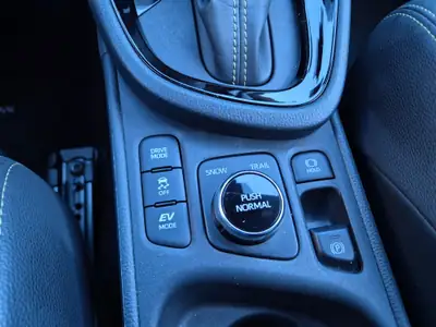 Toyota Yaris Cross 1.5 Adventure e-CVT AWDi — SUV Compact Hybride, Très Faible Kilométrage — Miniatura 11