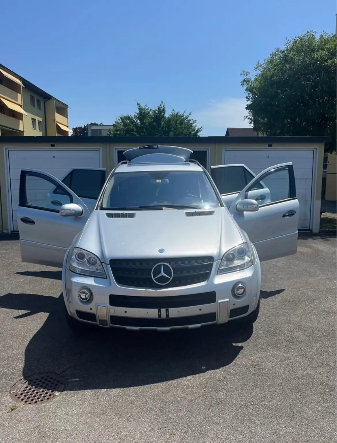 Mercedes-Benz ML 63 AMG — SUV haute performance, 510 ch et seulement 105'000 km — Außenansicht