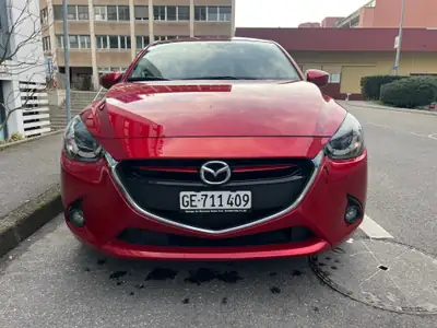 Mazda 2 1.5i Skyactiv-G Revolution — Citadine dynamique, essence efficace et fiable — vista esterna