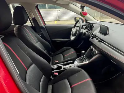 Mazda 2 1.5i Skyactiv-G Revolution — Citadine dynamique, essence efficace et fiable — cruscotto