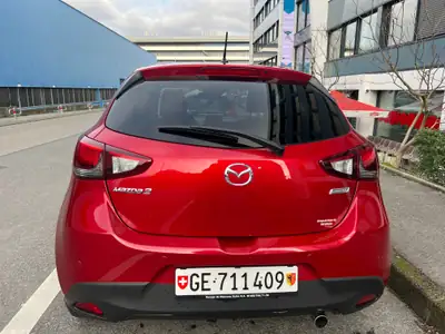 Mazda 2 1.5i Skyactiv-G Revolution — Citadine dynamique, essence efficace et fiable — interni