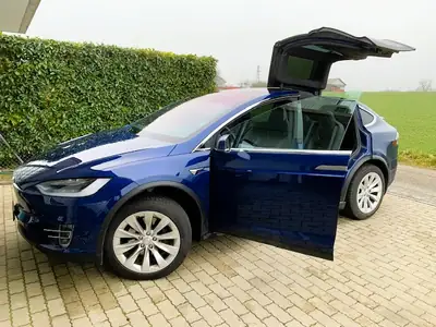 Tesla Model X Maximale-Reichweite 2019 — SUV électrique 7 places, 562 ch, Supercharging gratuit — exterior view