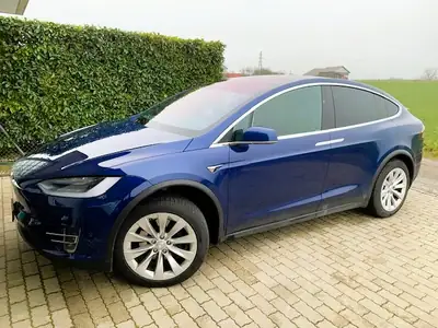 Tesla Model X Maximale-Reichweite 2019 — SUV électrique 7 places, 562 ch, Supercharging gratuit — rear view