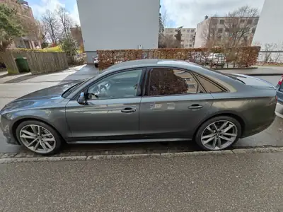 Audi S8 4.0 TFSI V8 plus quattro — Berline de prestige 605 ch, très faible kilométrage — vista esterna