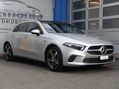 Mercedes-Benz A 250e Progressive — Berline hybride rechargeable, 79 200 km seulement — exterior view