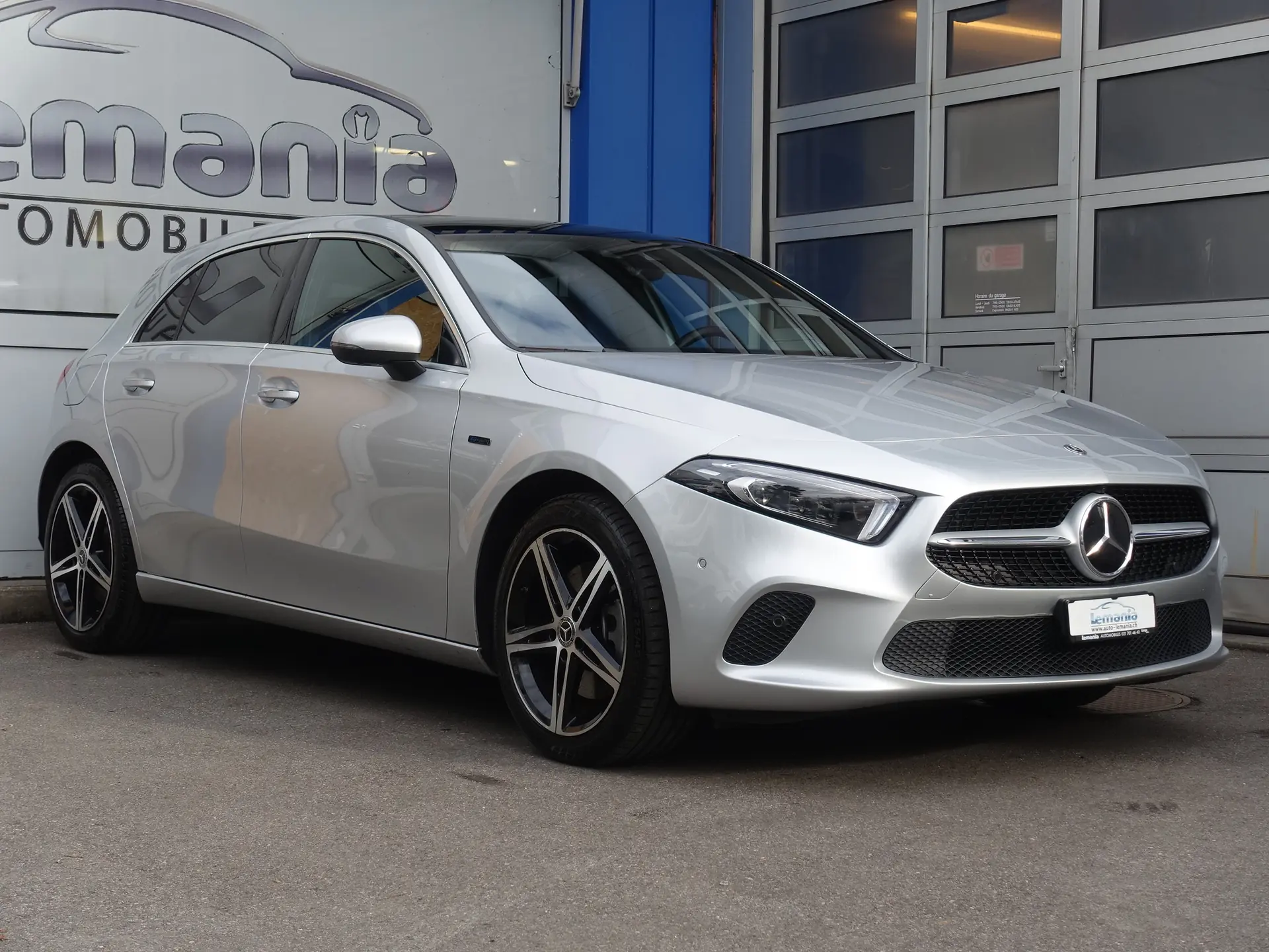 Mercedes-Benz A 250e Progressive — Berline hybride rechargeable, 79 200 km seulement