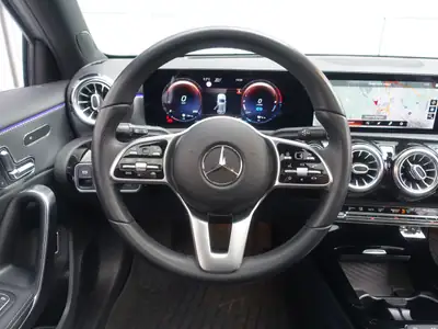 Mercedes-Benz A 250e Progressive — Berline hybride rechargeable, 79 200 km seulement — Thumbnail 12