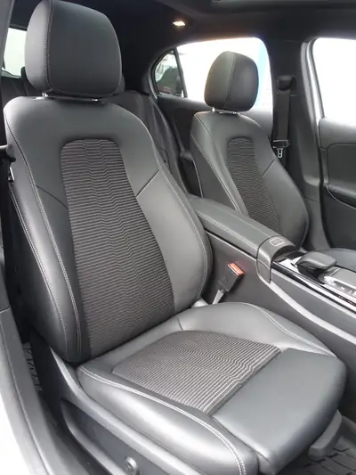Mercedes-Benz A 250e Progressive — Berline hybride rechargeable, 79 200 km seulement — Thumbnail 10