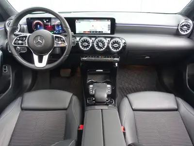Mercedes-Benz A 250e Progressive — Berline hybride rechargeable, 79 200 km seulement — Thumbnail 11