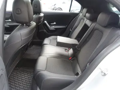 Mercedes-Benz A 250e Progressive — Berline hybride rechargeable, 79 200 km seulement — Thumbnail 16