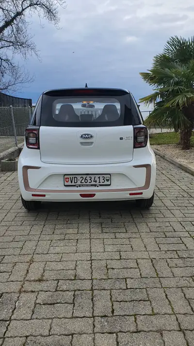 JAC e-JS1 31kWh — Citadine électrique compacte, 6 400 km seulement — Innenraum