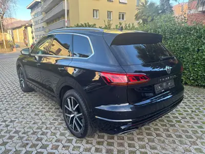 VW Touareg 3.0 TDI R Line — SUV premium diesel 286 ch, seulement 80 000 km — côté