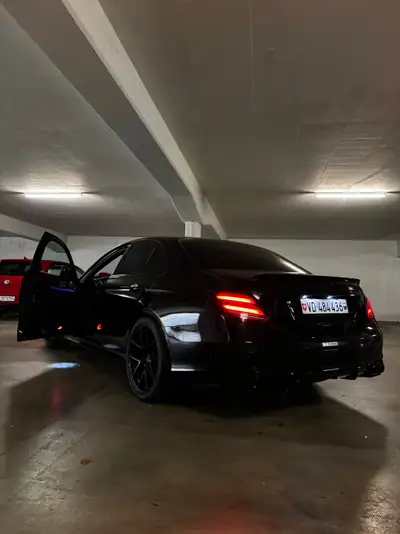 Mercedes-Benz E 63 AMG 4Matic+ — Berline de prestige 571 ch, 106 000 km — Seitenansicht