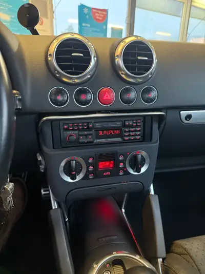 Audi TT Coupé 1.8 T — Sport compact iconique, entretien récent AMAG — Miniatur 11