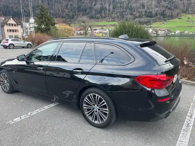 BMW 530d xDrive Touring — Break diesel performant, 230 000 km, traction intégrale — side view