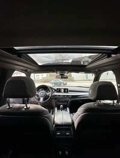 BMW X5 M50D — SUV premium diesel 381 ch, contrôle technique frais — dashboard
