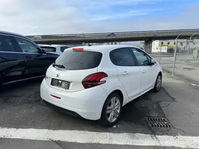 Peugeot 208 1.2 PureTech Signature — Citadine fiable, 120'000 km, garantie 2 ans — Detail