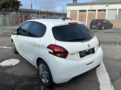 Peugeot 208 1.2 PureTech Signature — Citadine fiable, 120'000 km, garantie 2 ans — Innenraum